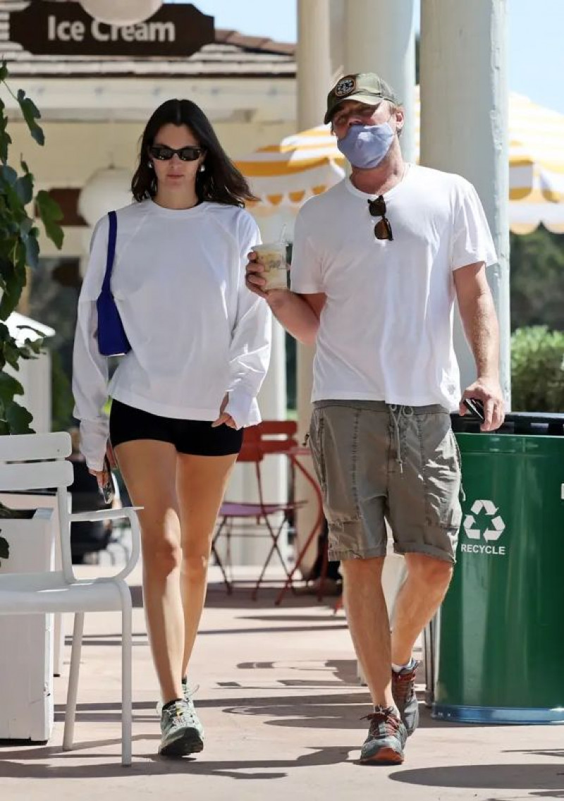 DiCaprio and Victoria