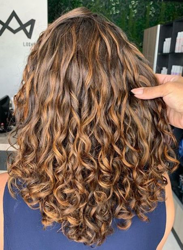 Trendy Caramel Highlights Looks For Brown Hair | Stylevore