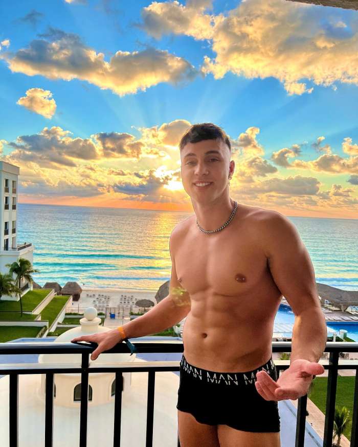 Tayo ricci Wiki, Age, Height, Net Worth, Wife, Background