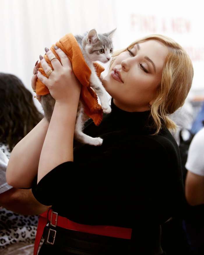 Hayley Hasselhoff with cat