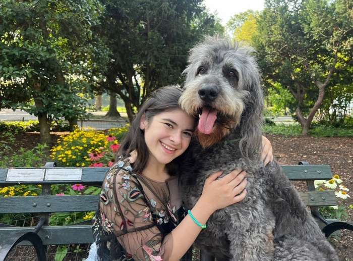 Gabriella Pizzolo loves dog