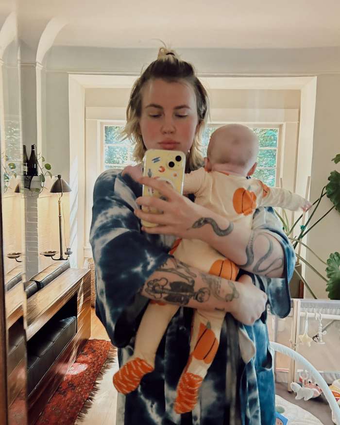 Ireland Baldwin with her daughter