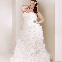 Vestido de noiva, Wedding dress, Evening gown: Plus size outfit  