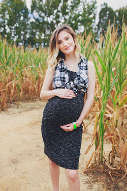 Best Maternity Outfit Ideas : Lifestyle and fashion blogger Jessica Linn from Linn Style | Lifestyle post at P...: 