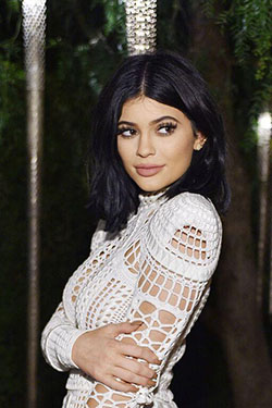 Kylie Jenner's Weekend Half Top Knot Is the Perfect No-Fuss Hairstyle to Sta...: 
