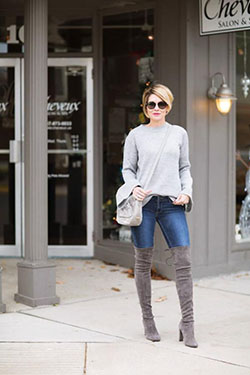 The Celebrity Look - A plaid shirt with a loose and baggy sweater, teamed up with skinny jeans.: Skinny Jeans  
