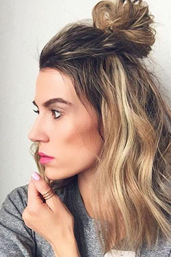 Super easy hairstyles for dirty hair to save you on super stressful days!: fashion blogger,  Top knot,  Hairstyle For Teens  