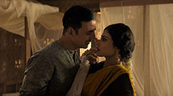 Akshay Kumar & Mouni Roy: 