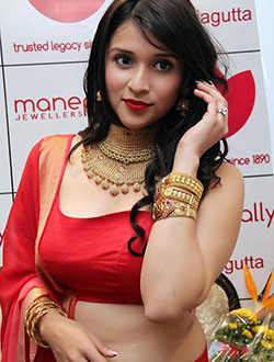 Mannara Chopra: 