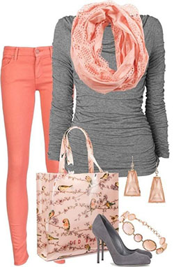 blush skinny jeans, grey colored long-sleeve top, blush scarf, fun tote bag, grey pumps.: 