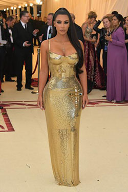 Kim Kardashian flaunted her curves in a gold chainmail gown by Versace at the 2018 Met Gala.: 