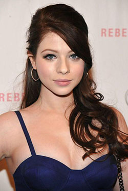 Michelle Trachtenberg Half Up Half Down: 