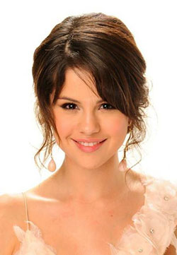 Selena Gomez Hairstyles: 