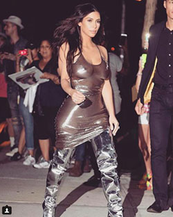 Kim Kardashian’s On Fleeky Fleek In Sexy Metallic Ensemble: 