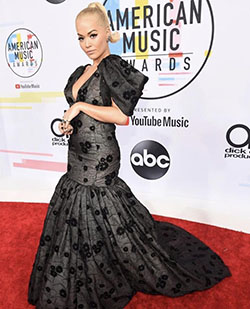 Rita Ora in black Giambatista Valli gown: 