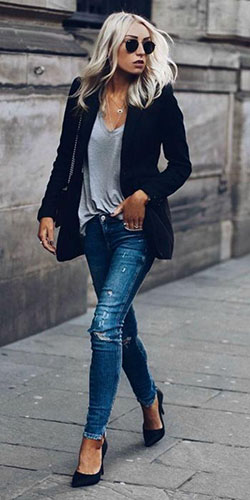 Stylish navy blazer summer outfits to wear at work pairing with Jeans - Denim Outfits 2019: summer outfits,  Formal Denim,  Casual Outfits,  Denim Outfits,  Blazer,  Black Blazer  