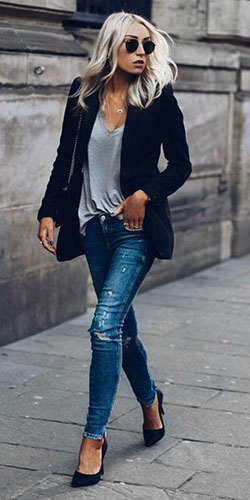 Stylish navy blazer summer outfits to wear at work pairing with Jeans - Denim Outfits 2019: summer outfits,  Casual Outfits,  Denim Outfits,  Blazer,  Black Blazer  