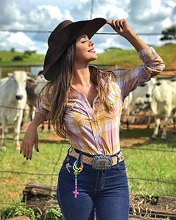 Roxy Cowgirl Outfits Denim: Western wear,  Michelly Duarte,  Cowgirl Outfits,  cowgirl hat,  Country Outfits  