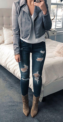 Diane Paterson’s Winter Outfit Idea With Ripped Jeans, White Top And Short Jacket: Denim Outfits,  Ripped Jeans,  Crew neck,  Leather jacket,  Slim-Fit Pants  