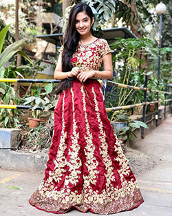 Anushka Sen - My First Saree!: Anushka Sen  