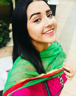 Main Lakshmi Tere Aangan Ki. Roshni Walia Television show: Television show,  Roshni Walia,  Roshni Walia Hot Pics,  Roshni Walia Instagram  