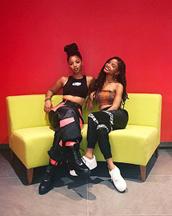 ??: Halle Bailey,  Chloe Bailey  