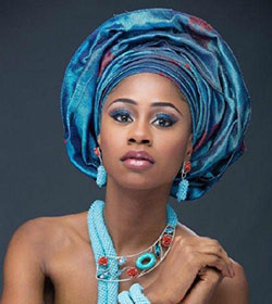 Black Girls Queen Naija, Head tie: 