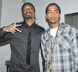 Straight Outta Compton. NIPSEY HUSSLE GETS A NEW CHAIN FROM TONY GREENHAND: Snoop Dogg,  Nipsey Hussle  