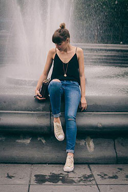 Bun hairstyle with Jeans Fashion, Casual wear: Outfits With Bun Hairstyle,  Denim T-Shirt  