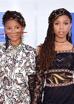 The Best Beauty Looks from the 2016 VMAs: Red Carpet Dresses,  Bet Award,  Halle Bailey,  chloe halle,  Nicki Minaj  