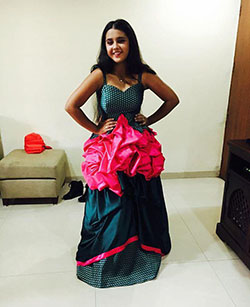 Yaya another award ! Thank you guys I love you all muah ? thank you @the_adhy...: Roshni Walia,  Roshni Walia Instagram  