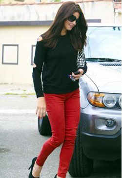 Elegant Anti Cellulite Leggings with Push up and Caffeine + Vitamin E. ashley greene in red demin: red trousers  
