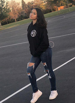 Black Girl Casual Outfit With Jeans: 