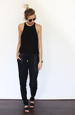 Jogger pants outfit, Bun hairstyle with Casual wear, Pantalones jogging: Black Outfit,  Jeans Outfit,  Casual Outfits,  Fashion outfits,  DENIM PANTS,  Pant Outfits,  Outfits With Bun Hairstyle,  Jogger pants  