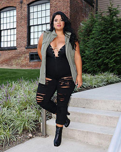 Ripped Jeans Outfit Ideas Every Girl Should Try: Plus size outfit,  Hot Plus Size Model  