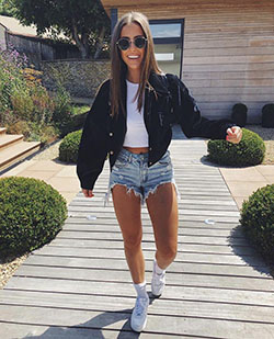 Jeans Boyfriend Style, Urban Ripped jeans: Slim-Fit Pants,  Street Outfit Ideas  