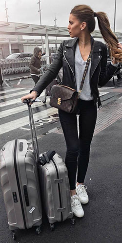 Travel outfit ideas women: Skinny Jeans  
