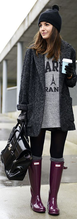 Cute Winter Outfits With Black Leggings: winter outfits,  Black Leggings,  Wellington boot  