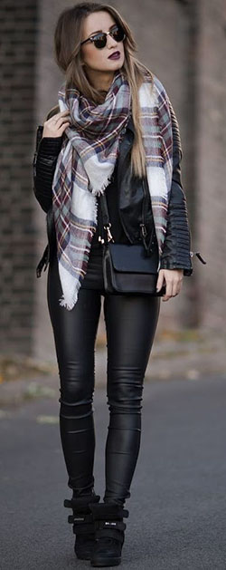 Black skinny jeans winter outfit: winter outfits,  Leather jacket,  Slim-Fit Pants,  Black Leggings  
