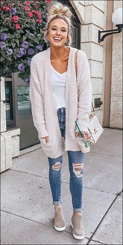 Spring outfits for women: Ripped Jeans,  Casual Winter Outfit,  winter outfits  