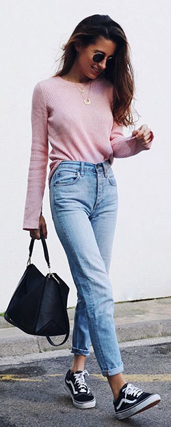 Work Outfits For Winter To Shine On Gloomy Days: Casual Winter Outfit,  Mom jeans  