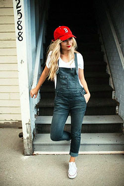 Cute Sporty Outfits For Middle School: Slim-Fit Pants,  Baseball cap,  Casual Sporty Outfits  
