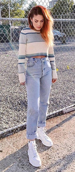 Best Fall Outfits To Copy Right Now: High Waisted Jeans  