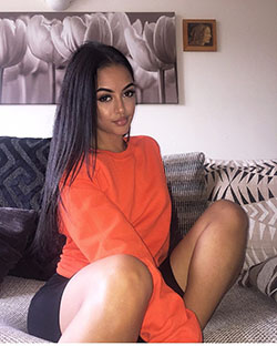 Big Curvy Plus Size Model Instagram Negz Negar: Hot Girls,  Brown hair,  London Snap,  Hot Curvy Girls,  Negz Negar  