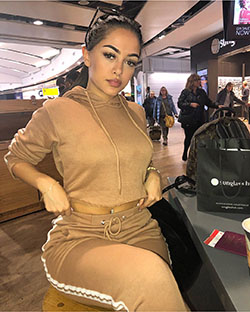 Thick Girl's  London Snap,  Auto show: Hot Girls,  Casual Sporty Outfits,  London Snap,  Negz Negar  