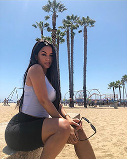 Thick Girl's  London Snap,  South Beach: Miami Beach,  Casual Sporty Outfits,  London Snap,  Negz Negar  