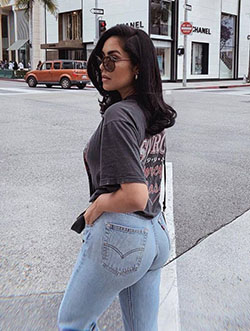 Minimalist Outfit Ideas Perfect For Summer 2019: Street Outfit Ideas  