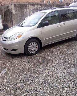 Toyota Sienna,  Alloy wheel: 