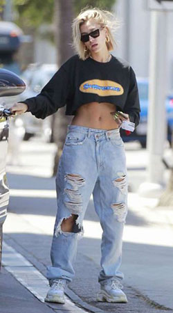 Hailey baldwin street style: Crop top,  High waist jeans outfit,  Gigi Hadid,  Bella Hadid,  Justin Bieber  