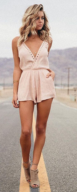 Classy Summer Outfits Tumblr: Casual Summer Outfit,  Romper suit  